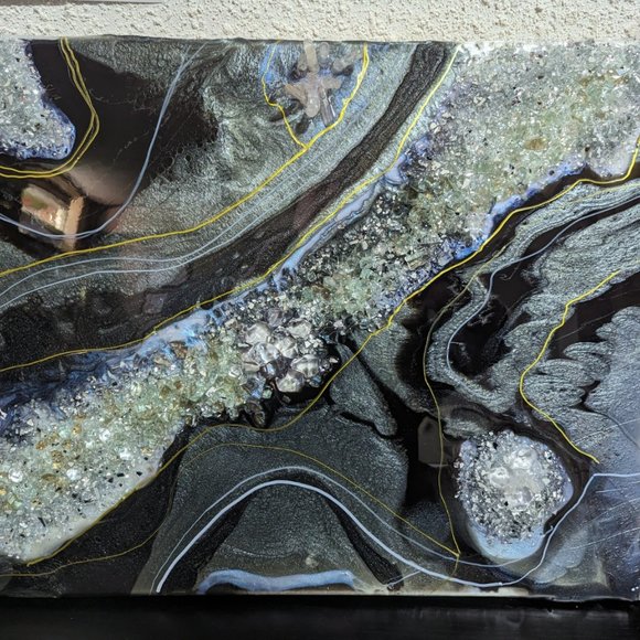 Black and Grey stunning geode - Picture 5 of 6